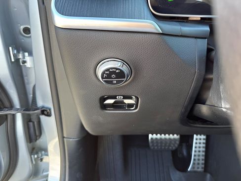 Used 2024 Mercedes-Benz GLC 300 4MATIC w/ AMG Line image 26