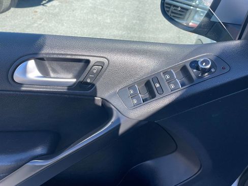 Used 2013 Volkswagen Tiguan SE image 22