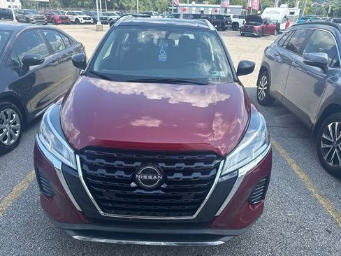 Used 2024 Nissan Kicks SV FWD image 2