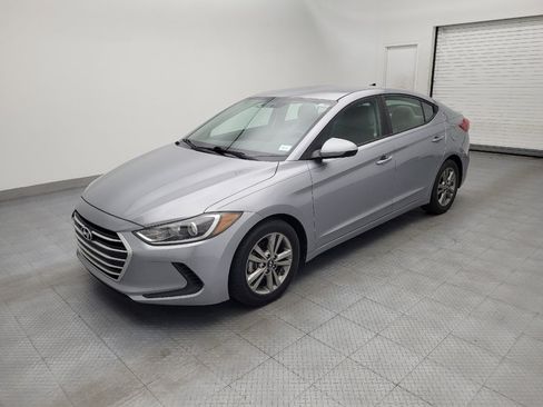 Used 2017 Hyundai Elantra SE FWD image 2
