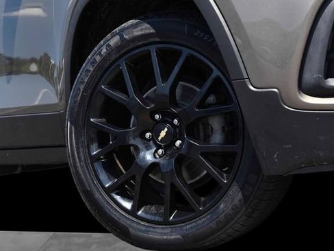 Used 2022 Chevrolet Trax LT w/ Sport Edition AWD/4WD image 3