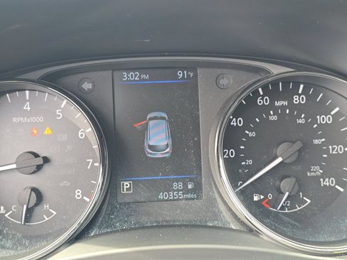 Used 2021 Nissan Rogue Sport SV FWD image 2