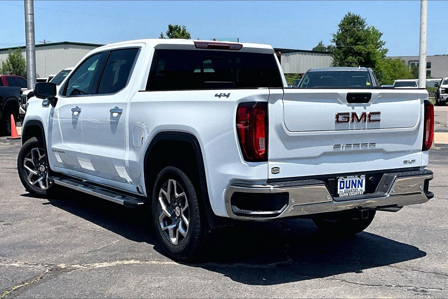 New 2026 GMC Sierra 1500 SLT AWD/4WD image 3