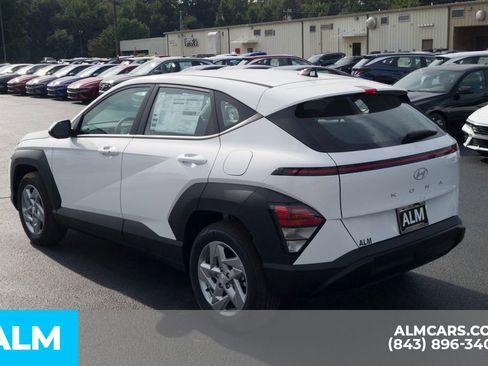 Certified 2026 Hyundai Kona SE image 9