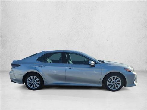 Used 2022 Toyota Camry LE FWD image 4
