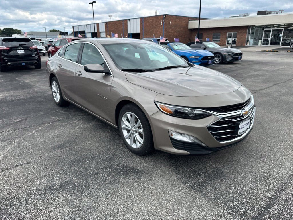 Used 2025 Chevrolet Malibu LT FWD image 3
