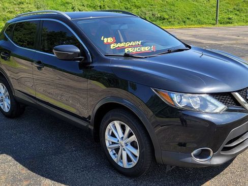 Used 2018 Nissan Rogue Sport SV w/ SV All-Weather Package AWD/4WD image 2