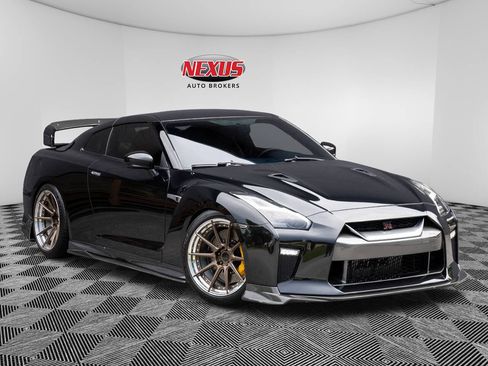 Used 2017 Nissan GT-R Premium w/ Premium Interior Package AWD/4WD image 1
