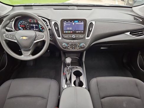 Used 2025 Chevrolet Malibu LT image 10