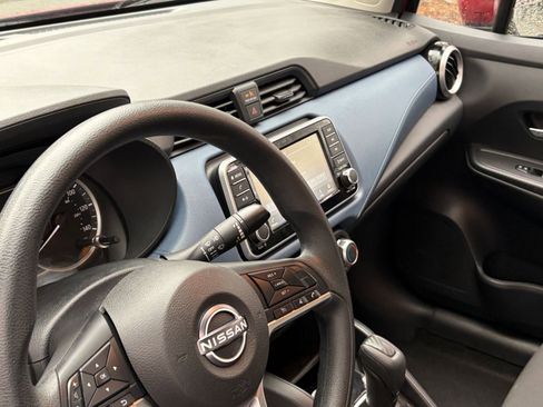 Used 2025 Nissan Versa SV image 31