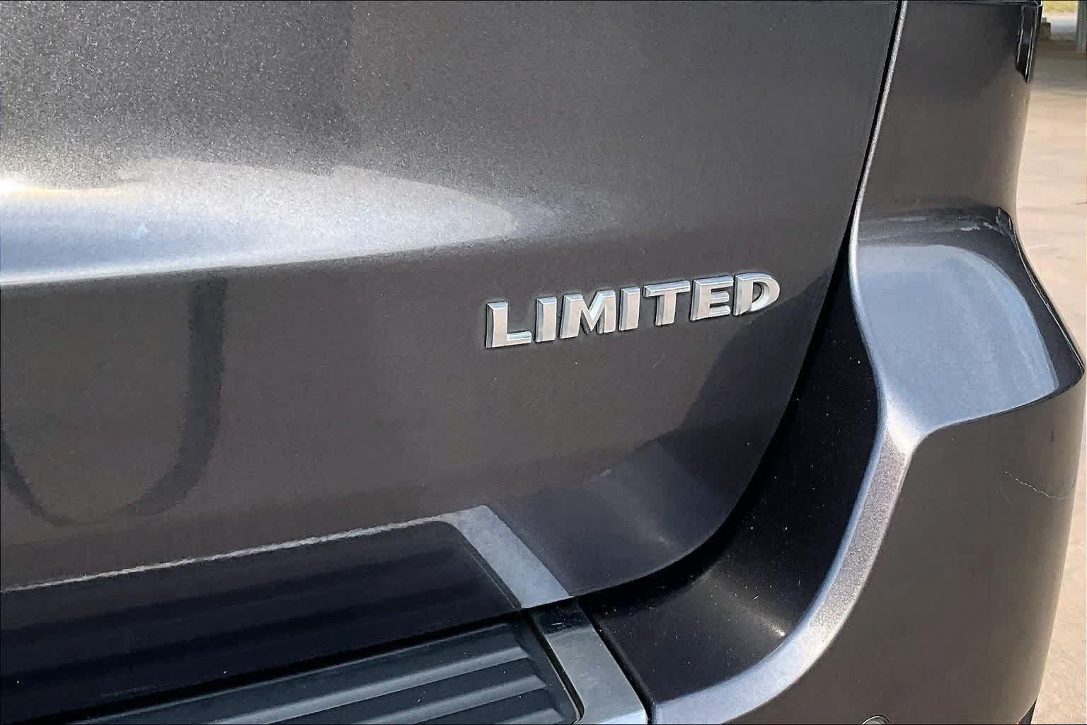 Used 2017 Jeep Grand Cherokee Limited w/ Luxury Group II AWD/4WD image 9