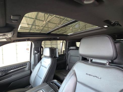 Used 2024 GMC Yukon XL Denali w/ Denali Reserve Package RWD image 11