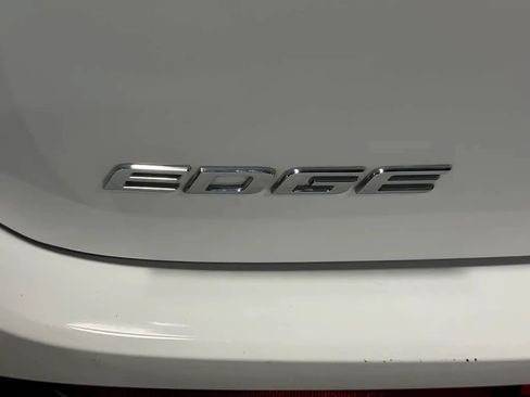 Used 2018 Ford Edge SE FWD image 12
