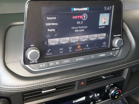 Used 2025 Nissan Rogue SV FWD image 32