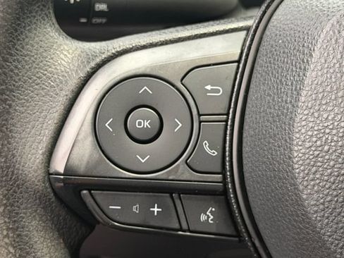 Used 2020 Toyota RAV4 LE FWD image 24