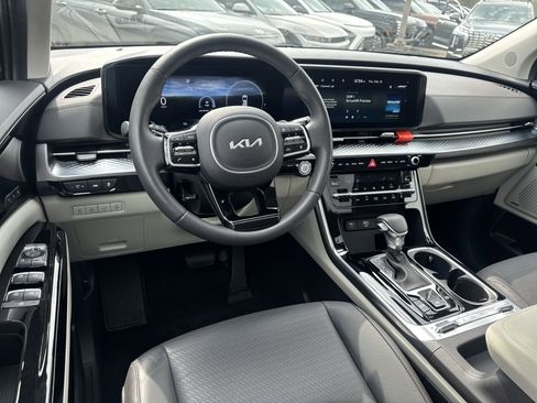 Certified 2024 Kia Carnival SX Prestige image 20
