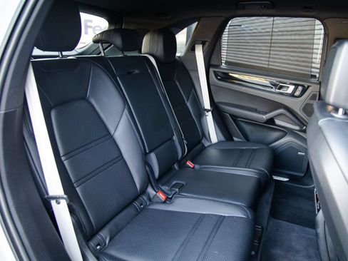 Certified 2023 Porsche Cayenne S Platinum AWD/4WD image 22
