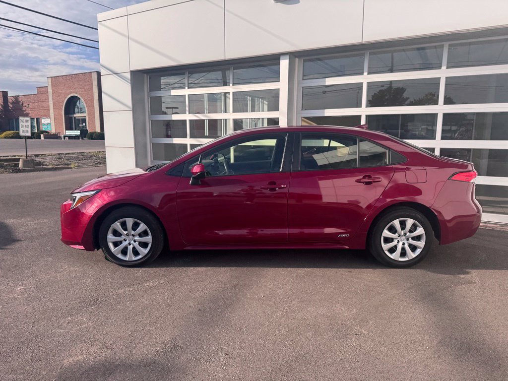 Used 2025 Toyota Corolla LE AWD/4WD image 3