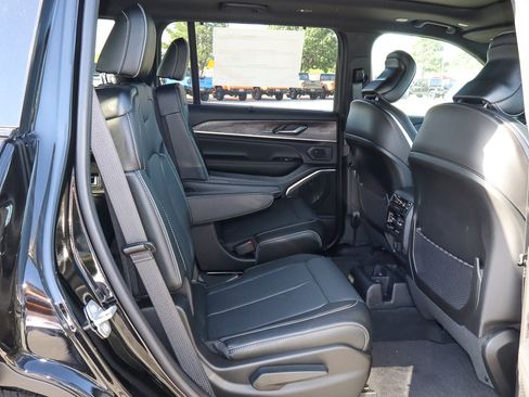 New 2025 Jeep Grand Cherokee L Overland w/ Advanced Protech Group III image 34