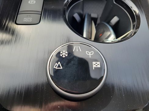 Used 2025 Nissan Rogue SL image 24