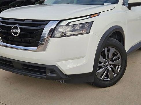 Used 2024 Nissan Pathfinder SV image 6