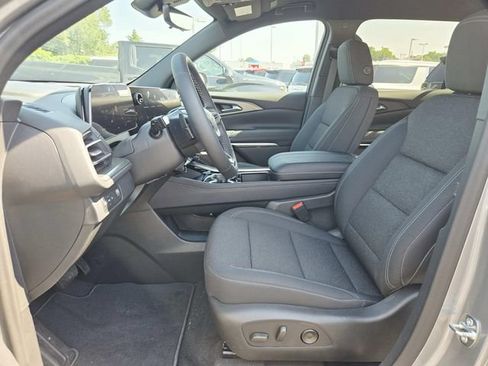 New 2026 Chevrolet Traverse LT w/ Driver Confidence Package FWD image 8