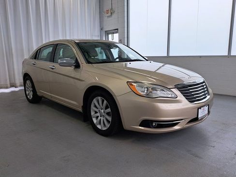 Used 2013 Chrysler 200 Limited w/ Sun/Sound Group FWD image 4