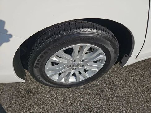 Used 2011 Toyota Sienna XLE image 45