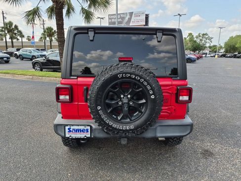 Used 2021 Jeep Wrangler Unlimited Sport AWD/4WD image 4