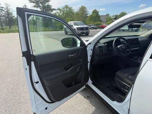 New 2026 Nissan Pathfinder SL AWD/4WD image 19