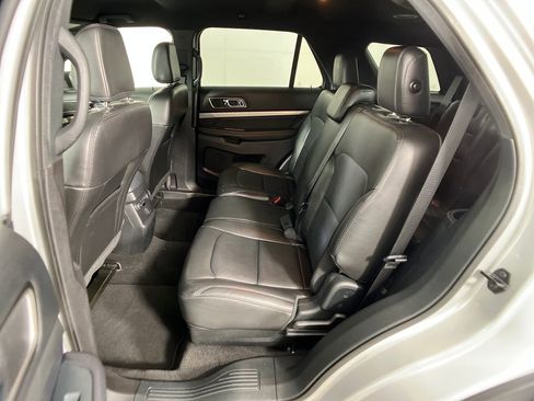 Used 2018 Ford Explorer XLT w/ Equipment Group 202A image 30