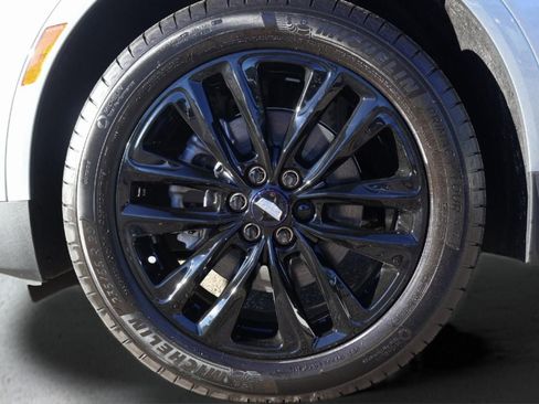 New 2026 Cadillac XT5 Luxury w/ LPO, Blue Accent Package image 9