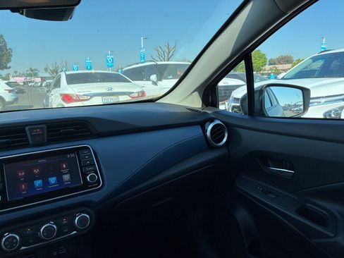 Used 2025 Nissan Versa SV image 33