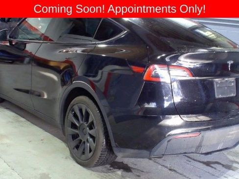 Used 2023 Tesla Model Y Long Range image 2