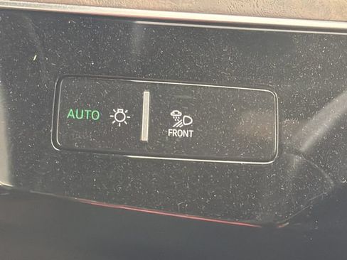 Used 2022 Audi e-tron Premium Plus AWD/4WD image 11
