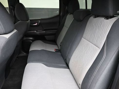 Used 2020 Toyota Tacoma TRD Off-Road AWD/4WD image 18