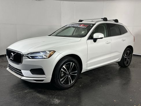 Used 2018 Volvo XC60 T5 Momentum w/ Convenience Package image 4