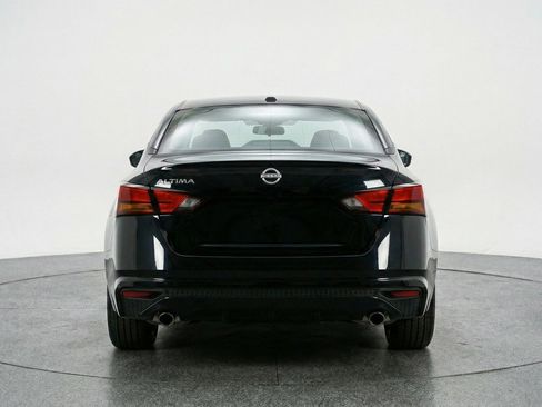 Used 2025 Nissan Altima 2.5 SV FWD image 7