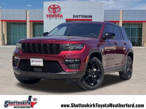 Used 2023 Jeep Grand Cherokee Limited w/ Black Appearance Package AWD/4WD image 1