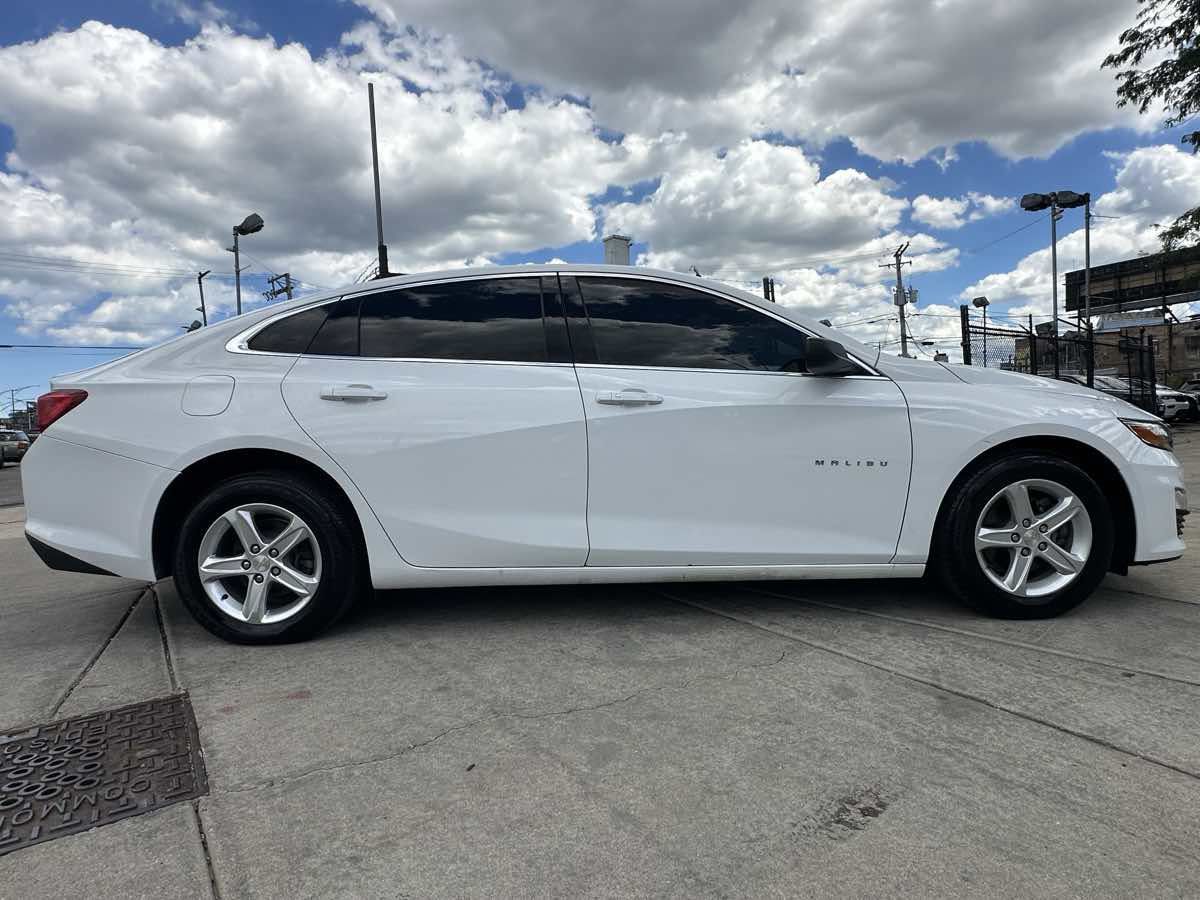 Used 2021 Chevrolet Malibu LS FWD image 4