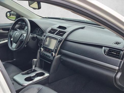 Used 2014 Toyota Camry SE w/ Moonroof Package FWD image 16