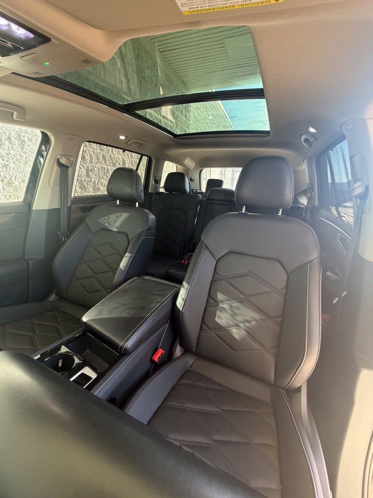 Used 2025 Volkswagen Atlas SE AWD/4WD image 2