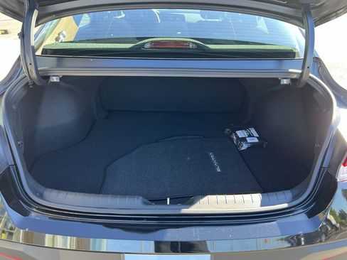 Certified 2025 Hyundai Elantra Sport image 9