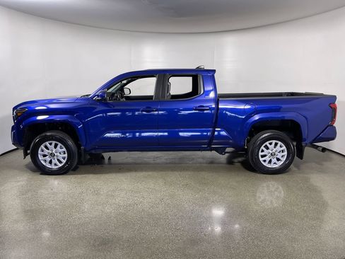 Certified 2025 Toyota Tacoma SR5 AWD/4WD image 6