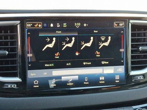 Used 2024 Chrysler Pacifica Touring-L image 18