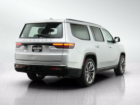 Used 2023 Jeep Wagoneer Series III w/ Premium Group I AWD/4WD image 5