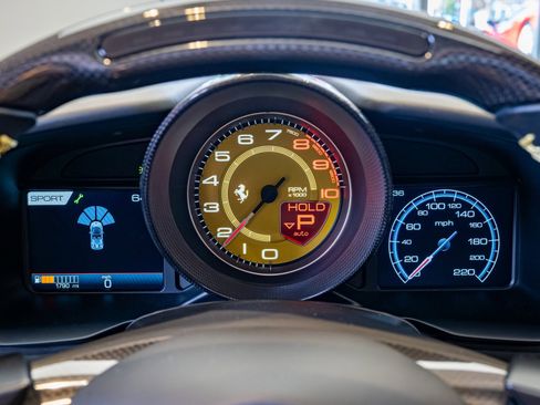 Used 2022 Ferrari F8 Tributo image 13