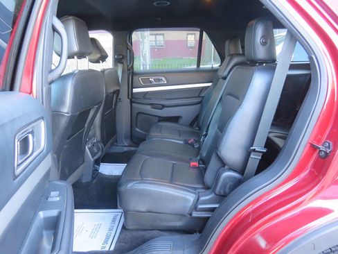 Used 2016 Ford Explorer XLT w/ Equipment Group 202A image 20