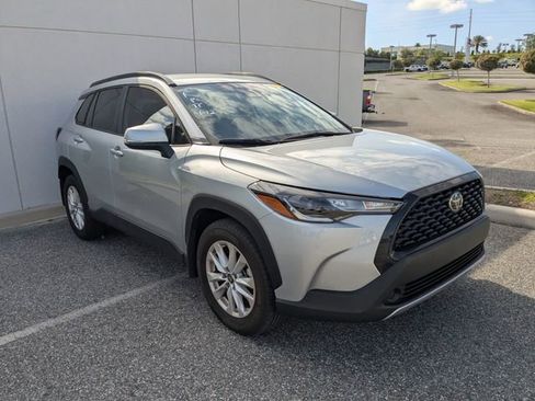 Certified 2024 Toyota Corolla Cross LE image 1