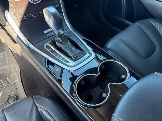Used 2017 Ford Edge Titanium w/ Technology Package FWD image 18